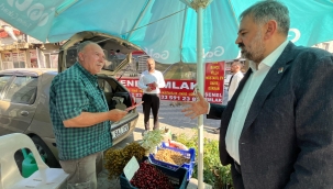 CHP İzmir Hemşehrileri ile Sokakta Bayramlaşıyor Broşür Dağıtıyor 