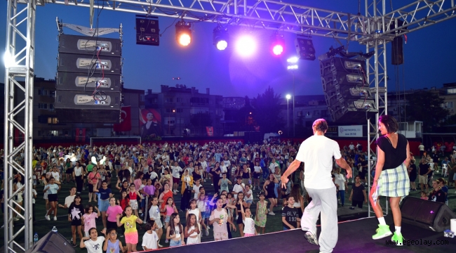 Dansın ve müziğin kalbi Çiğli'de attı 