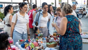 Karşıyaka'da El Emeği Gece Pazarı geri döndü 