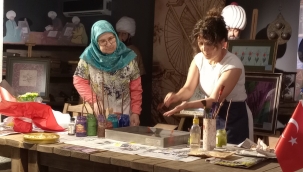 Ömür Akbay Ebru Sanatçısı ve Eğitmeni "Ebru sergisi" Konak'ta 