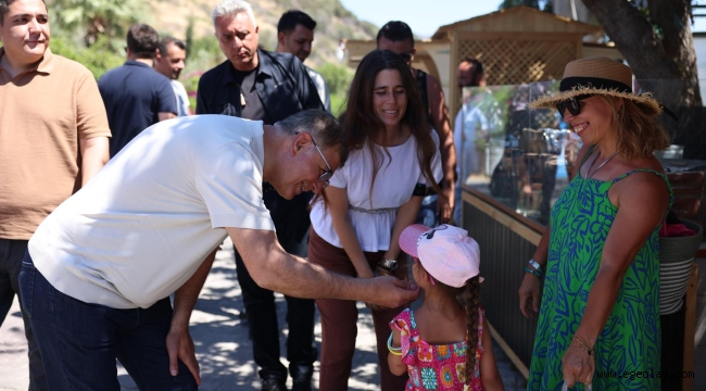 Başkan Tugay yangın bölgelerini yalnız bırakmıyor 