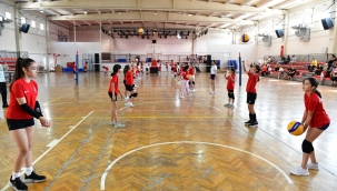 Çiğli'de 7'den 70'e binlerce kursiyerle yaz boyu spor coşkusu 