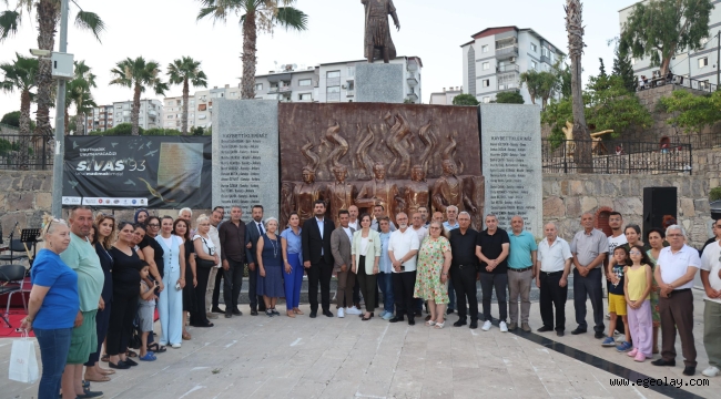 Madımak Katliamında Hayatını Kaybedenler Karabağlar'da Anıldı