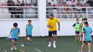 Profesyonel futbolculardan Bucalı genç yeteneklere futbol dersi 
