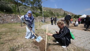 Karşıyaka’da çevre dostu iş birliği: 5 binden fazla fidan bağışlandı 