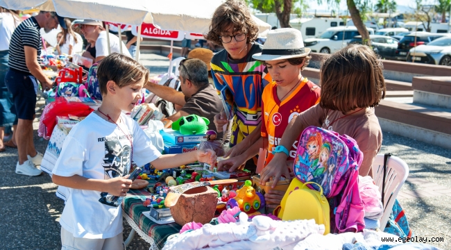 Karşıyaka'da 'Çocuklar için 2. El Pazarı'na yoğun ilgi 