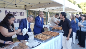 Rektör Prof. Dr. Budak’tan öğrencilere “boyozlu” karşılama 