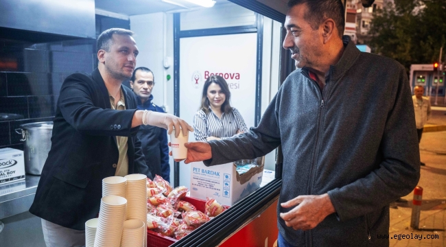 Bornova Belediyesi'nden vatandaşlara sıcak çorba ikramı başladı 