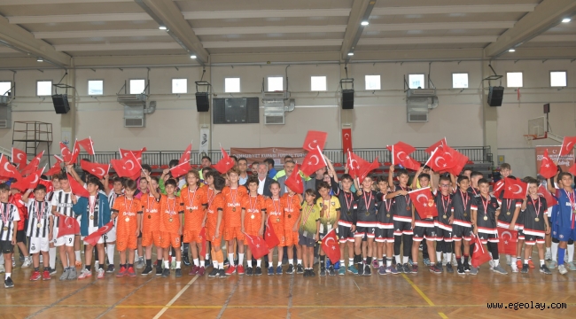 Çiğli'de Cumhuriyet Coşkusu Futsal Sahasında zirveye taşındı 