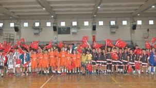 Çiğli'de Cumhuriyet Coşkusu Futsal Sahasında zirveye taşındı 