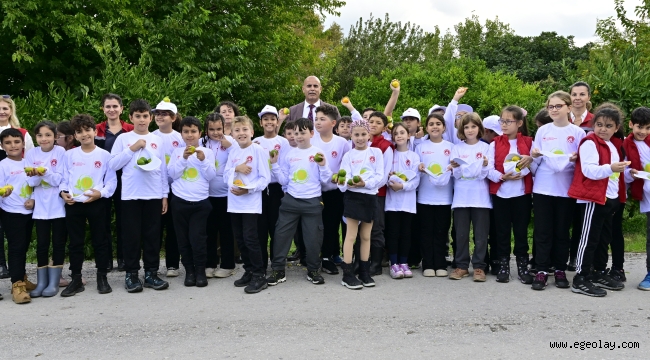 Çocuklar tarımı Lider Çocuk Tarım Kampı'nda öğreniyor 