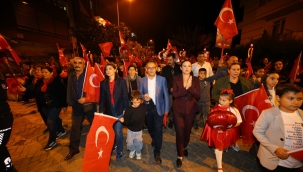 Efes Selçuk'ta 29 Ekim Gururu: Cumhuriyet Coşkusu Meydanlara Taşıdı