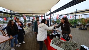 Efes Tarlası Yaşam Köyü’nde Üretici Pazarı açıldı 