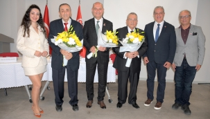 İzmirli Diş Hekimleri Cumhuriyet Söyleyişinde Buluştu...