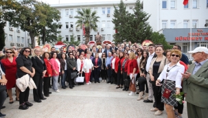 Karşıyaka'da 7'den 77'ye Cumhuriyet coşkusu! 