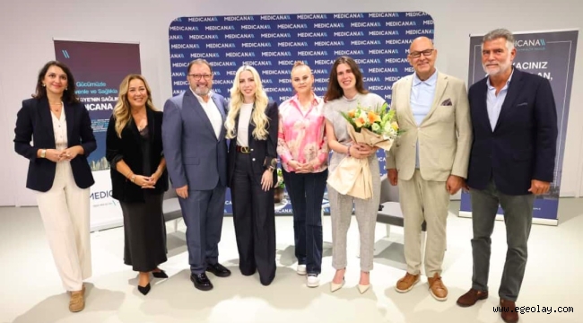 "Sezonun Hikâyesi: Çeşme'de Yaz" söyleşisi Arkas Sanat Alaçatı'da yapıldı 