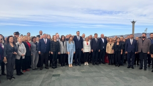 CHP İzmir 24 Kasım'da Başöğretmenin Huzurundaydı 