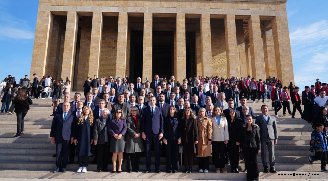 CHP İzmir İl Örgütü Anıtkabir'de 