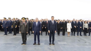 İzmir Ata’sını unutmadı 