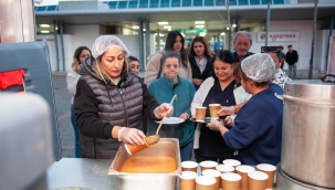 Karşıyaka’da soğuk sabahlara sıcak dokunuş: Çorba ikramı başladı 