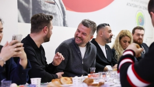 Başkan Görkem Duman Kozağaç’ta sahur sofrasında 