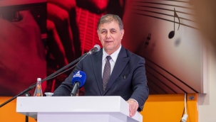 Başkan Tugay’dan kadın mücadelesine güçlü çağrı “Asla teslim olmamalı, haksızlığı kabullenmemeliyiz” 