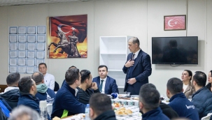 Başkan Tugay, mesaiye emekçi ile başladı 