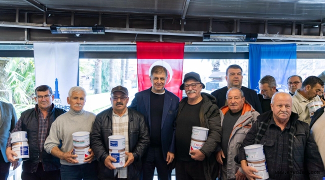 İzmir'de küçük ölçekli balıkçıya dayanışma eli 