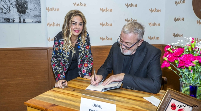 Ünal Ersözlü Yeni Kitabı 'Böğürtlen Öpücüğü'nü Okurları İçin İmzaladı