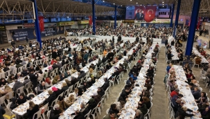 Balçova'da Kadir Gecesi'nde Dayanışma Sofrası Kuruldu 