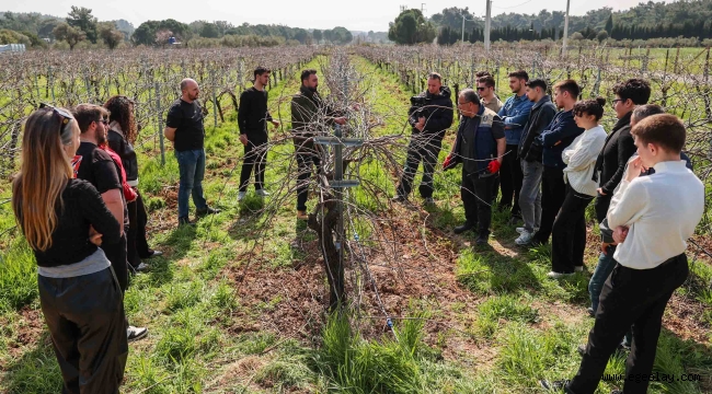 Buca'nın bağlarında geleceğin ziraat mühendisleri yetişiyor 