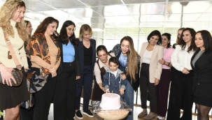 Çiğli Belediyesi'nden Vefa Örneği: Özge Polat'a Doğum Günü Sürprizi 