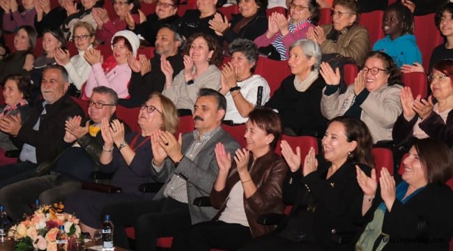 Dikili’de 27 Mart Dünya Tiyatro Günü Coşkusu