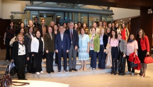 İzmir'den Kadın Girişimcilere Küresel Ticaret Vizyonu 