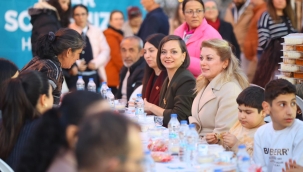 Karabağlar ’daki iftar buluşmasına CHP Kadın Kolları Genel Başkanı Asu Kaya konuk oldu
