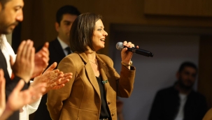 Kınay "Karabağlar Kent Tiyatrosu ile birlikte üretiyor, sanatla geleceği kuruyoruz" 