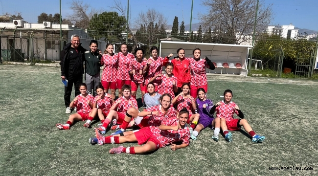 Konak'ın kızları grup liderliğini bırakmadı 