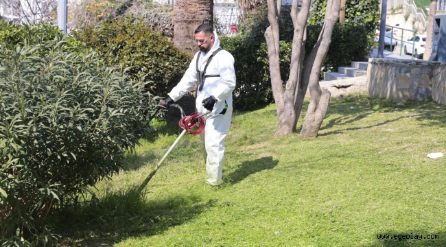 Konak'ın parkları bayramda çiçek gibi 