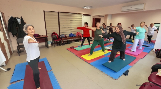 Konak’tan İleri Yaş’a sağlıklı mola: Yoga kursuyla zinde kalıyorlar