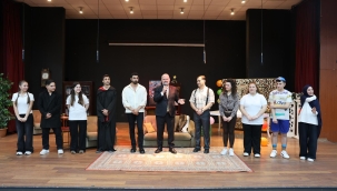 Menemenli oyuncular sahnede yıldızlaştı 