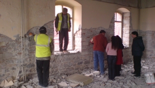 Başkan Tugay, Meslek Fabrikası’nın 19 yıl önceki görüntülerini paylaştı “Neredeydiniz o yıllarda?” 