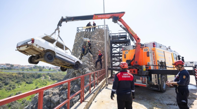 İzmir İtfaiyesi'nde "özel kuvvet" eğitimi 