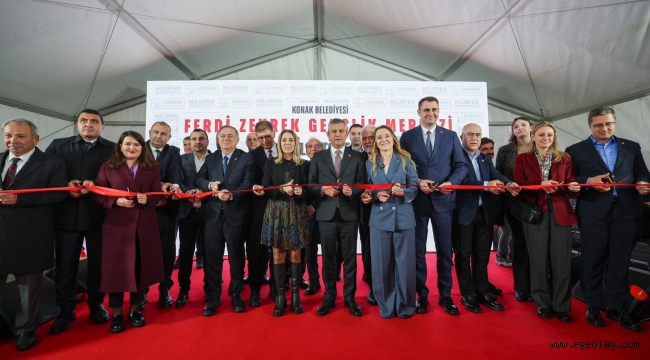 Konak'ta 'Özel' açılış: Ferdi Zeyrek'in adı gençlerle buluştu 