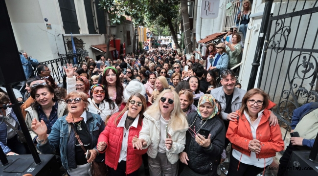 Konak'tan Dario Moreno için unutulmaz şenlik: İzmirliler akın etti 
