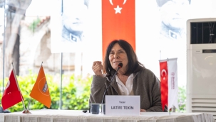 Latife Tekin Bornova’da gençlerle buluştu: “Sizin dünyanızı çok merak ediyorum” 