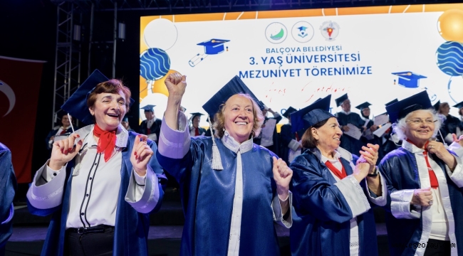 Balçova'da Mezuniyet Coşkusu: 3. Yaş Üniversitesi'nde Kepeler Umuda Atıldı 