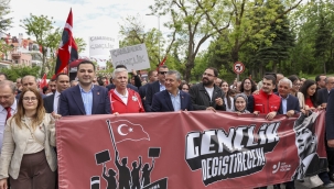 CHP Lideri Özgür Özel: "Mücadelemizde En Büyük Görev Gençlerdedir; Onlara Güveniyoruz, Birlikte Yürüyoruz"