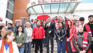 Çiğli'de 1 Mayıs Coşkusu: Başkan Yıldız Emekçilerle Omuz Omuza 
