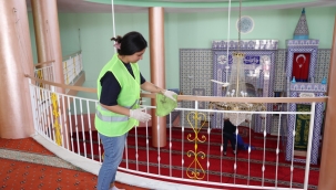 Çiğli'de Bayram Öncesi İbadethanelerde Kapsamlı Temizlik 