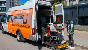 Konak'ın 'Engelsiz Servis'i yüzleri güldürmeye devam ediyor